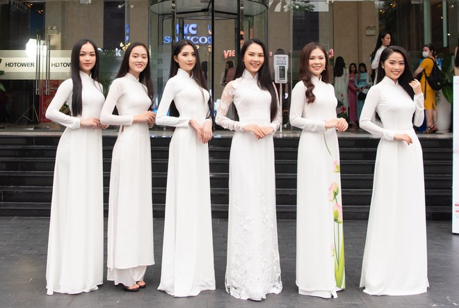 Vòng sơ khảo sẽ tìm kiếm những gương mặt nổi trội để bước tiếp vào đêm thi bán kết sắp tới. Các thí sinh đến dự thi sẽ được kiểm tra hình thể bởi đội ngũ nhân trắc học uy tín và trải qua vòng phỏng vấn với ban giám khảo gồm Dương Trung Quốc, Lê Hữu Việt, Hoàng Tử Hùng, Hoa hậu Hà Kiều Anh, Hoa hậu Đỗ Mỹ Linh, Nhà thiết kế Lê Thanh Hòa, Á hậu Thụy Vân - Ảnh: BTC