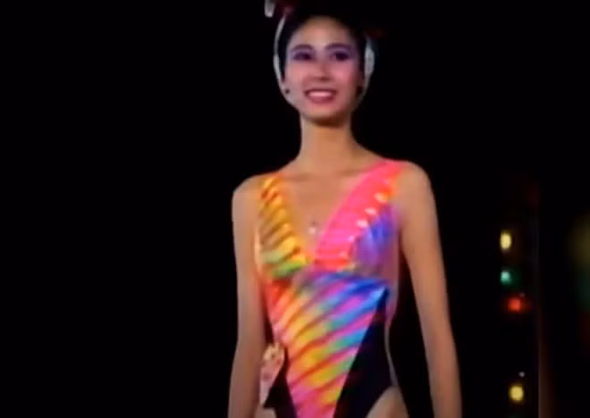 Mặc dù chất lượng video kém nhưng người hâm mộ vô cùng thích thú khi nhận ra sắc vóc nổi bật của Hà Kiều Anh từ thời trẻ ẢNH: CHỤP MÀN HÌNH