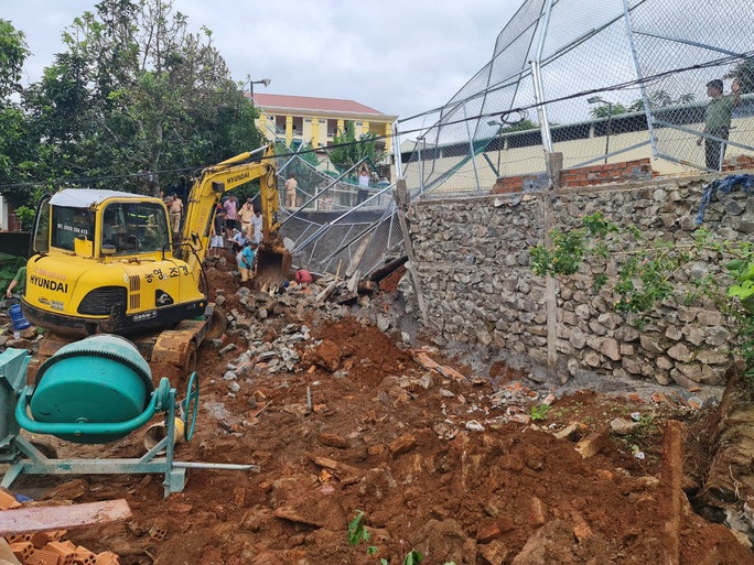 Bờ kè bị đổ sập Bờ kè bị đổ sập