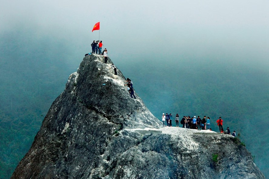 Chinh phục đỉnh cao. Ảnh: Phạm Vũ Dũng