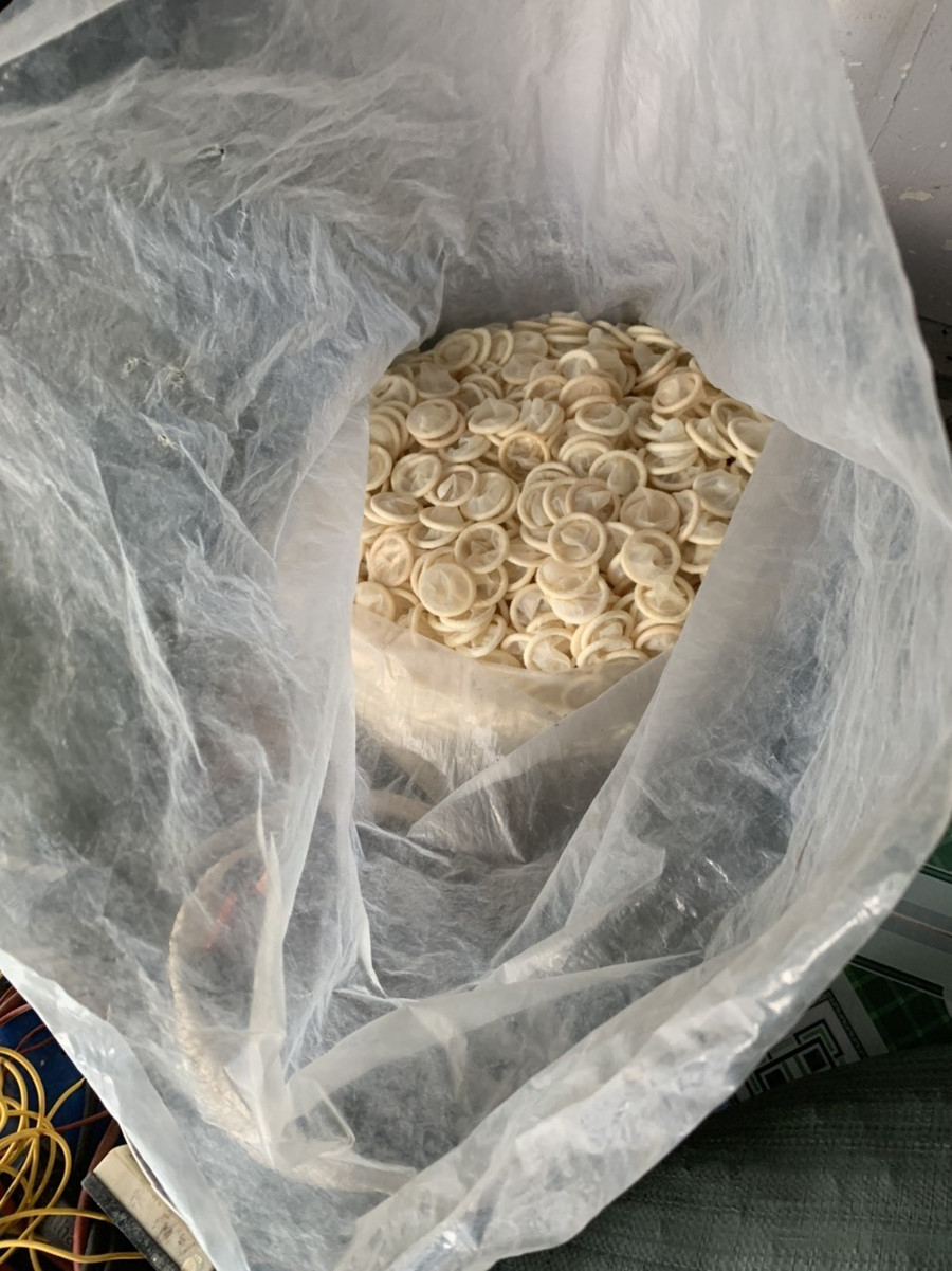 Bao cao su được tái chế. Ảnh: DMS Bao cao su được tái chế. Ảnh: DMS