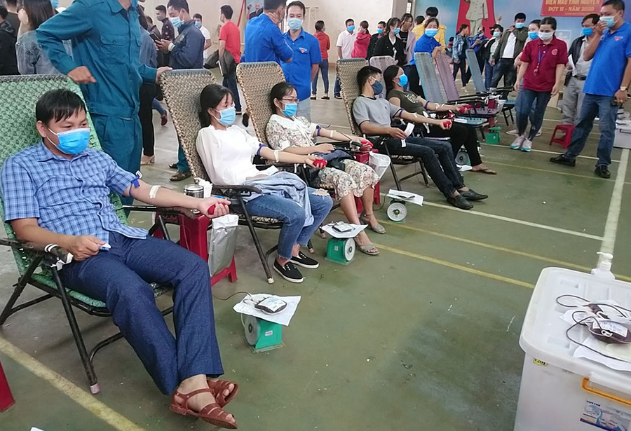 Đông đảo các tầng lớp nhân dân tham gia HMTN. Ảnh: Hồng Ngọc Đông đảo tầng lớp nhân dân tham gia HMTN. Ảnh: H.N