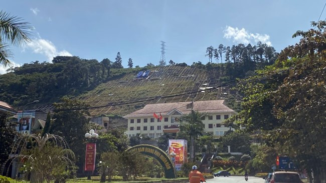 Công trình khẩu hiệu với 11 chữ với giá hơn 10 tỉ đồng (Ảnh Báo Hoà Bình)