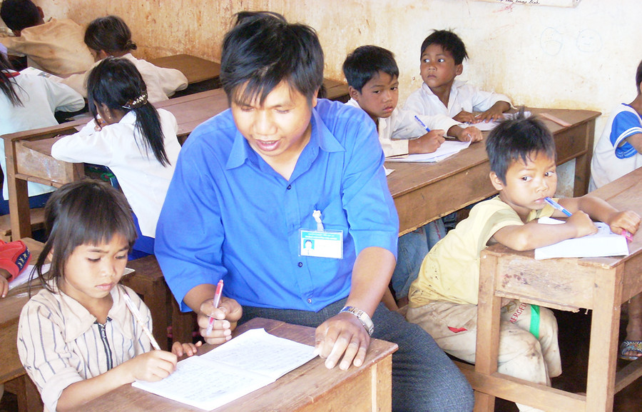 Học sinh dân tộc thiểu số thuộc vùng đặc biệt khó khăn. Ảnh: Thanh Nhật  Học sinh dân tộc thiểu số thuộc vùng đặc biệt khó khăn. Ảnh: Thanh Nhật