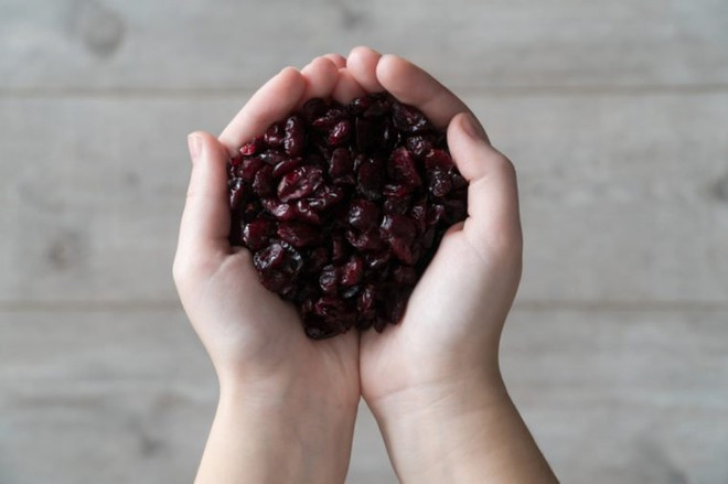 CẨN THẬN VỚI TRÁI CÂY KHÔ, VÌ NÓ CHỨA NHIỀU ĐƯỜNG SHUTTERSTOCK