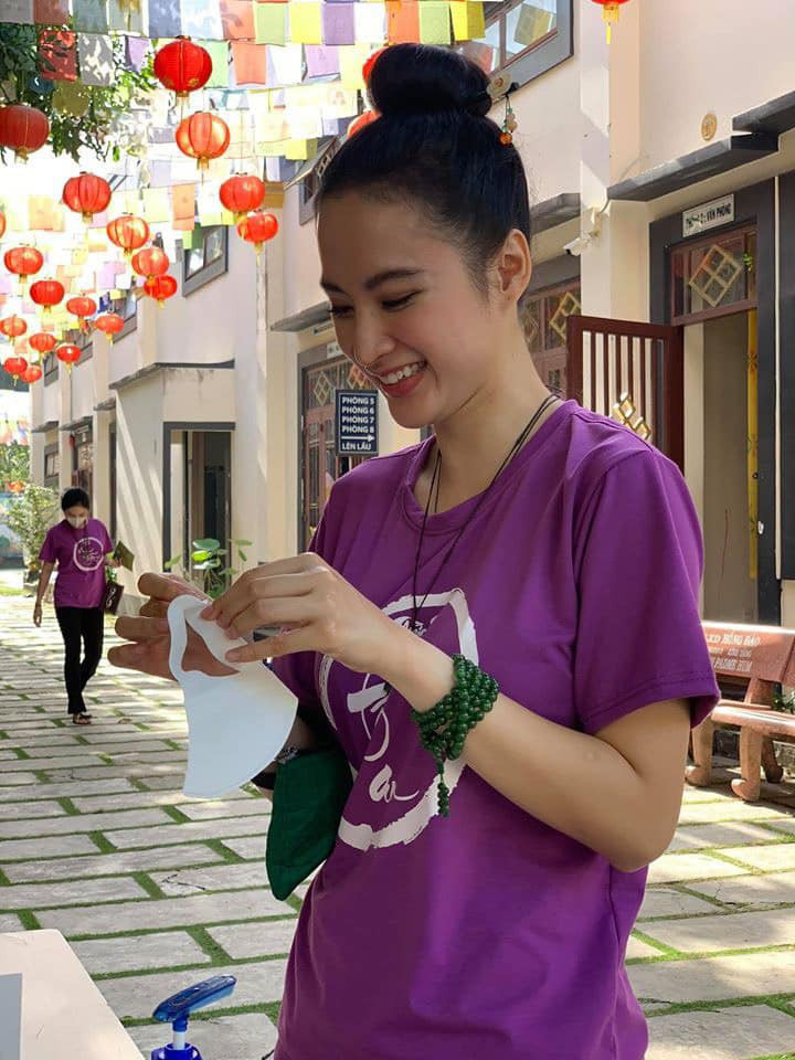 Trước đó, người đẹp từng tuyên bố sẽ ăn chay trường và tham gia các hoạt động thiện nguyện.