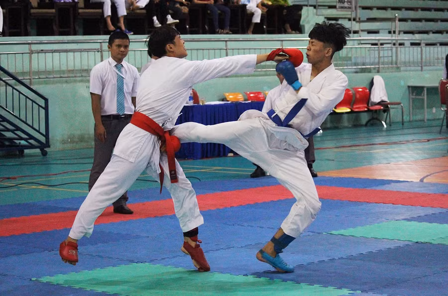  Quyết liệt trong từng trận đấu. Ảnh: Nguyễn Tú