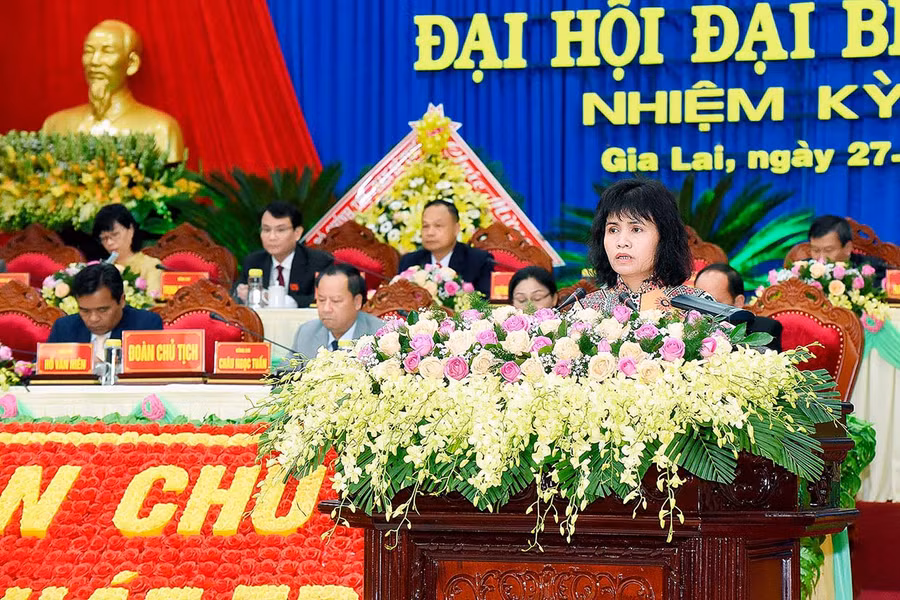 Đại biểu Rcom Sa Duyên-Giám đốc Sở Lao động-Thương binh và Xã hội-đề xuất. Ảnh: Đức Thụy