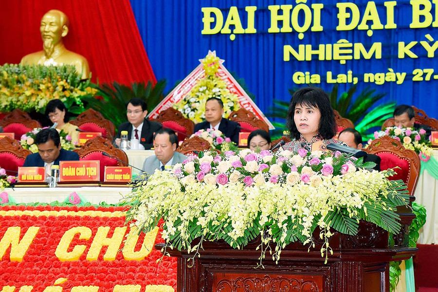 Đại biểu Rcom Sa Duyên-Giám đốc Sở Lao động-Thương binh và Xã hội-tham luận tại Đại hội. Ảnh: Đức Thụy Đại biểu Rcom Sa Duyên-Giám đốc Sở Lao động-Thương binh và Xã hội-đề xuất. Ảnh: Đức Thụy