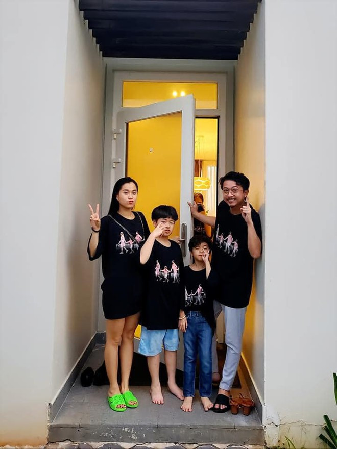 Cả gia đình Lâm Vỹ Dạ quấn quýt bên nhau, mừng sinh nhật nữ nghệ sĩ ẢNH: CHỤP MÀN HÌNH