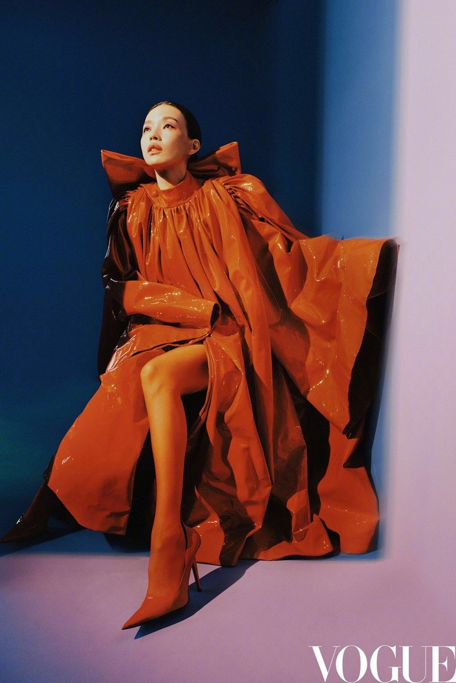 Năm ngoái, bộ phim điện ảnh Pháo đài Thượng Hải có sự góp mặt của Thư Kỳ và Lộc Hàm thất bại thảm hại. Cô còn bị đề cử Cây chổi vàng (được xem Mâm xôi vàng của Trung Quốc), nhưng may mắn là không 