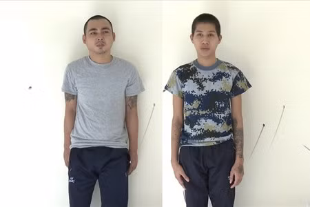 2 bị can Mỹ và Lắm (từ trái sang) bị tạm giam vì tội cướp giật tài sản. Ảnh: PV