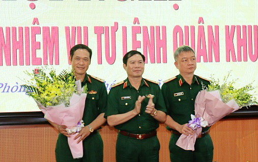 Thiếu tướng Nguyễn Quang Ngọc (phải), tân tư lệnh Quân khu 3 - Ảnh: VGP Thiếu tướng Nguyễn Quang Ngọc (phải), tân tư lệnh Quân khu 3 - Ảnh: VGP