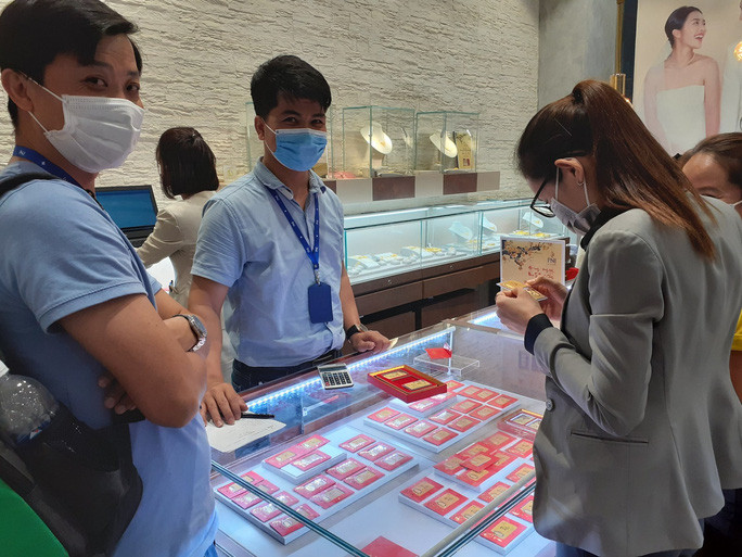 Giá vàng SJC bật tăng đầu tuần. Ảnh: Linh Anh Giá vàng SJC bật tăng đầu tuần. Ảnh: Linh Anh
