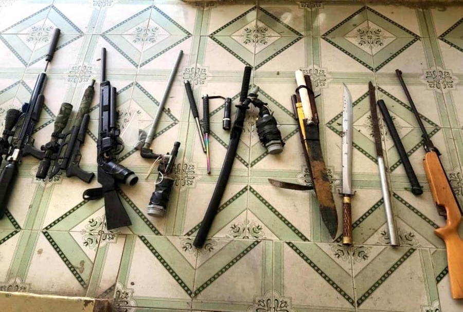 Công an thị xã Ayun Pa đã thu giữ nhiều vũ khí nguy hiểm. Ảnh: Văn Ngọc