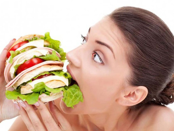 Hạ đường huyết có thể dẫn đến cảm giác ăn bao nhiêu cũng không thấy đỡ đói ẢNH MINH HỌA: SHUTTERSTOCK Hạ đường huyết có thể dẫn đến cảm giác ăn bao nhiêu cũng không thấy đỡ đói ẢNH MINH HỌA: SHUTTERSTOCK