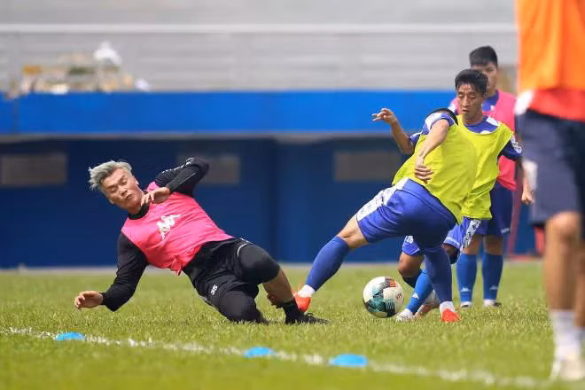 Bùi Tiến Dũng sửa mãi không được điểm yếu phán đoán.