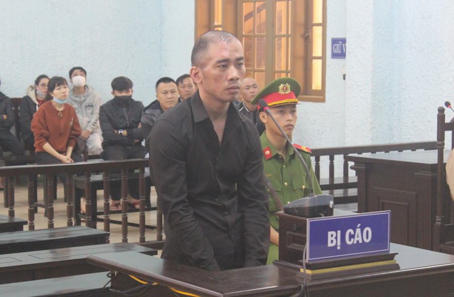 Hội đồng xét xử sơ thẩm đã tuyên phạt Quốc lãnh án 18 năm tù về tội giết người. Ảnh: Lê Văn Ngọc 