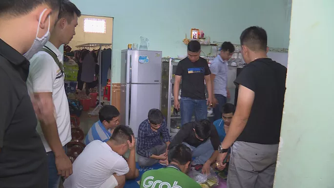 Lực lượng công an đột kích, bắt quả tang nhóm đối tượng đánh bạc