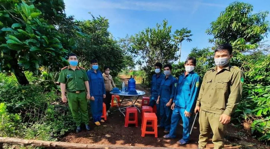 Chốt kiểm soát dịch bệnh trên địa bàn huyện Chư Pah. Ảnh: Lê Hải Chốt kiểm soát dịch bệnh trên địa bàn huyện Chư Pah. Ảnh: Lê Hải