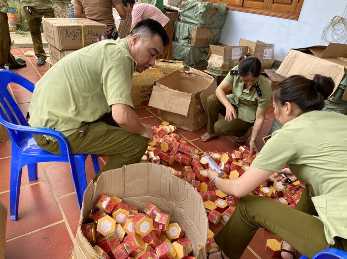 Khoảng 20.000 sản phẩm mỹ phẩm không có hoá đơn chứng từ Khoảng 20.000 sản phẩm mỹ phẩm không có hoá đơn chứng từ
