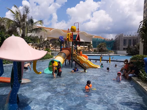 Các khu du lịch, khu nghỉ dưỡng đã bắt đầu đông khách từ cuối tuần qua - Ảnh: THÙY DƯƠNG