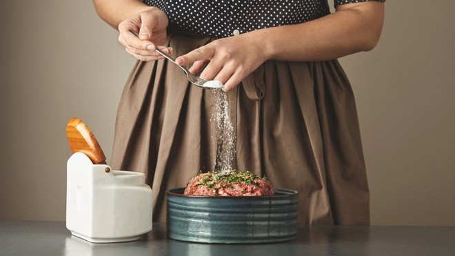 WHO khuyến cáo, người lớn nên ăn lượng muối dưới 5 gram/ngày ẢNH MINH HỌA: SHUTTERSTOCK