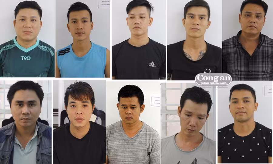 Từ trái sang là các đối tượng Hồ Văn Vinh, Lê Đức Thành, Lê Quang Việt, Mai Văn Bảo Long, Nguyễn Đức Khương, Nguyễn Duy Thống, Nguyễn Long, Nguyễn Quang Nhật, Nguyễn Quốc Tuấn, Nguyễn Viết Lập.