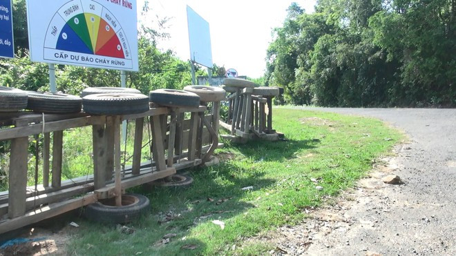 Cộ kéo gỗ mà lâm tặc bỏ lại tại khu vực phát hiện gỗ lậu ẢNH: ĐỨC HUY