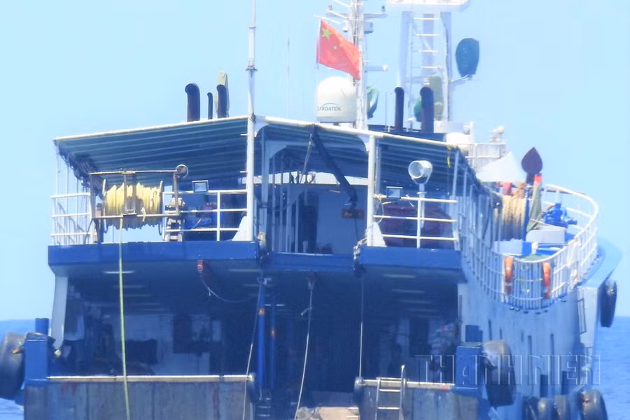 Tầng 2 khoang sau lái để các xuồng nhỏ, hệ thống cẩu xuồng và dây kéo chuyên dụng ẢNH: MAI THANH HẢI