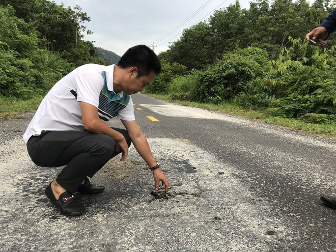 Lớp nhựa hư hỏng có kết cấu rời rạc