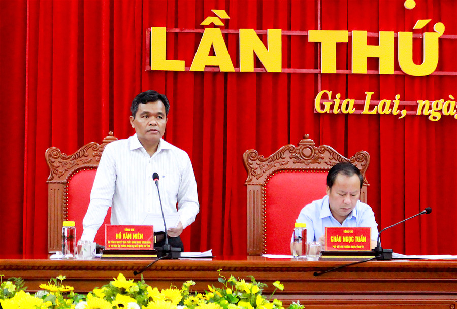 Bí thư Tỉnh ủy Hồ Văn Niên phát biểu tại hội nghị. Ảnh: Hồng Thi