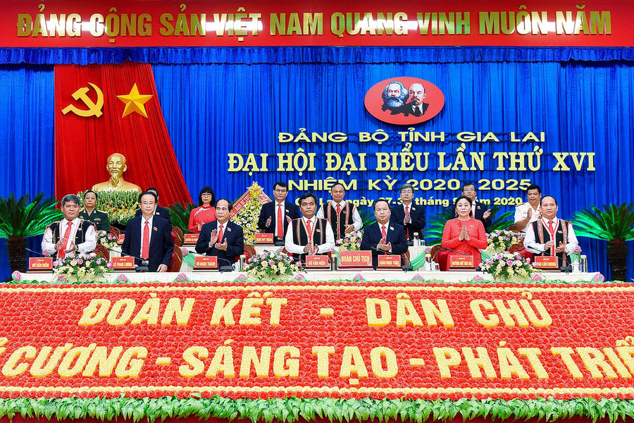 Đoàn Chủ tịch điều hành Đại hội. Ảnh: Đức Thụy