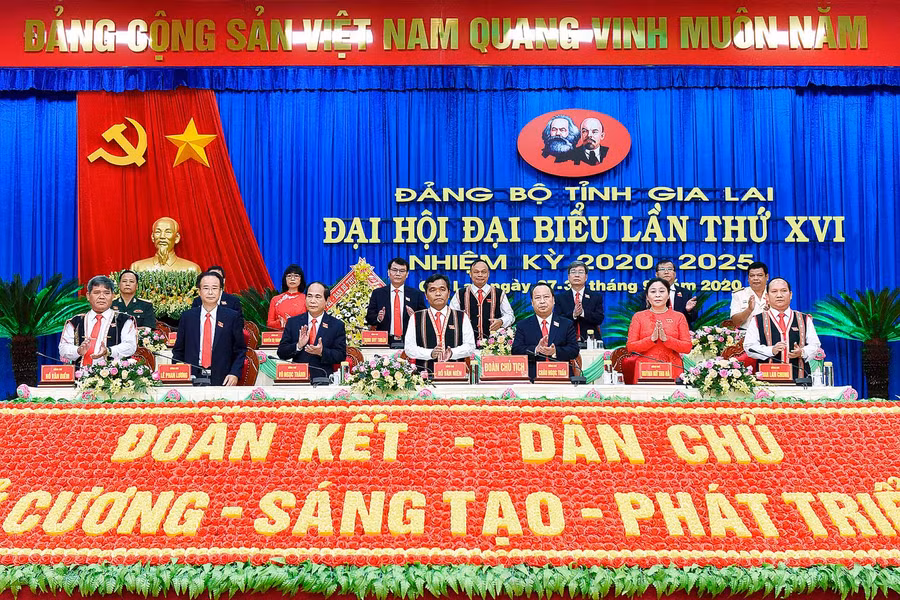 Đoàn Chủ tịch điều hành Đại hội. Ảnh: Đức Thụy