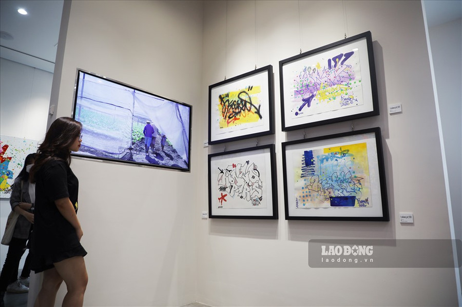 Tất cả nổi lên trên nền trắng, màu sắc tượng trưng cho tâm hồn của nghệ sĩ. 60 ngày cách ly xã hội do đại dịch COVID-19 là những ngày rảnh rỗi ông đã vẽ một tác phẩm graffity ở Pháp. Đây là 4/60 tác phẩm với nhiều gam màu được sử dụng để thể hiện sự đa dạng về văn hóa của từng vùng đất. Tất cả nổi lên trên nền trắng, màu sắc tượng trưng cho tâm hồn của nghệ sĩ. 60 ngày cách ly xã hội do đại dịch COVID-19 là những ngày rảnh rỗi ông đã vẽ một tác phẩm graffity ở Pháp. Đây là 4/60 tác phẩm với nhiều gam màu được sử dụng để thể hiện sự đa dạng về văn hóa của từng vùng đất.