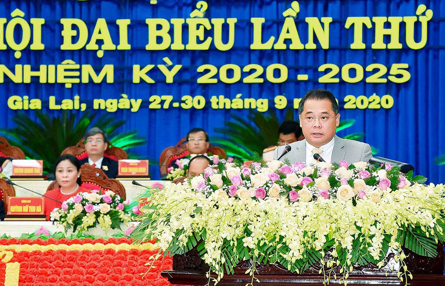 Đại biểu Hồ Phước Thành-Giám đốc Sở Kế hoạch và Đầu tư-trình bày tham luận tại Đại hội. Ảnh: Đức Thụy đại biểu Hồ Phước Thành-Giám đốc Sở Kế hoạch và Đầu tư (Đoàn đại biểu Đảng bộ Khối các Cơ quan và Doanh nghiệp tỉnh)