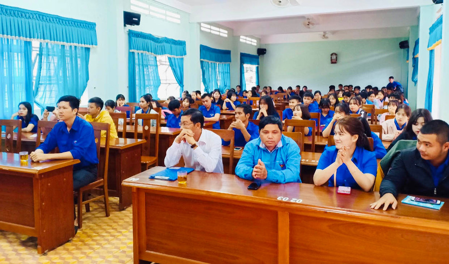 Các học viên tham gia lớp tập huấn nghiệp vụ Đoàn-Hội do Huyện Đoàn, Hội LHTN Việt Nam huyện Đức Cơ tổ chức. Ảnh: P.L
