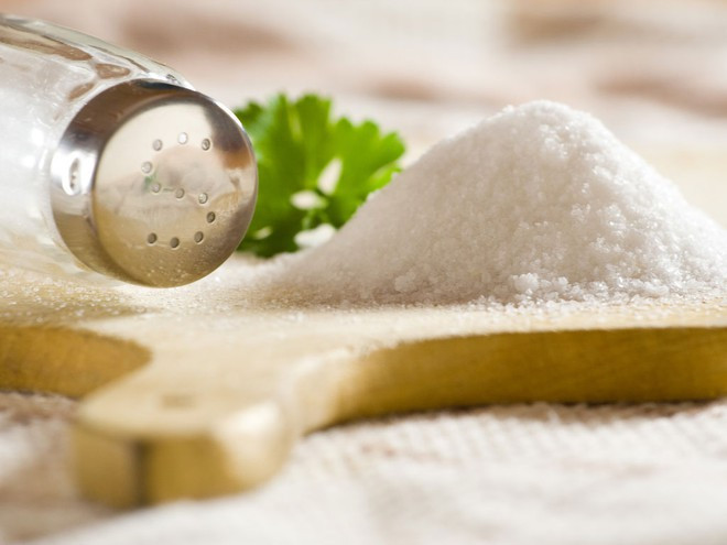 Ăn quá mặn là yếu tố nguy cơ rất quan trọng đối với tăng huyết áp và đái tháo đường. SHUTTERSTOCK