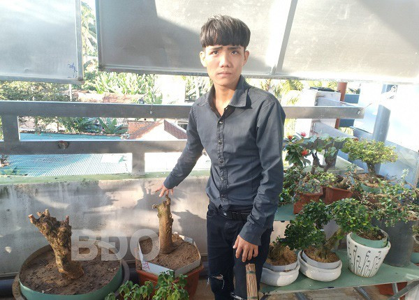 Bị can Phạm Nguyễn Ngọc Thiện cùng tang vật vụ trộm. Ảnh: Tấn Tài Bị can Phạm Nguyễn Ngọc Thiện cùng tang vật vụ trộm. Ảnh: Tấn Tài