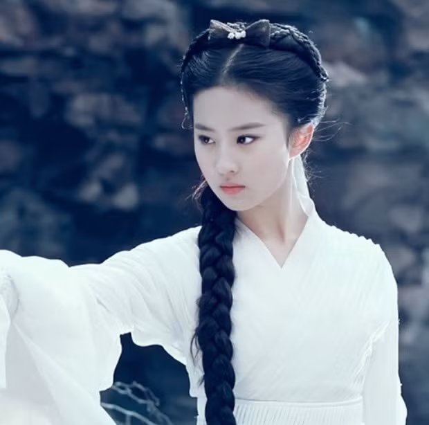 Lưu Diệc Phi gắn liền tên tuổi với vai Tiểu Long Nữ trong phim “Thần điêu đại hiệp” năm 2006. Ảnh nguồn: Mnet.