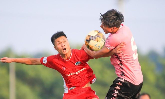 Văn Hậu (phải) được kỳ vọng tỏa sáng ở tứ kết Cúp quốc gia HÀ NỘI FC