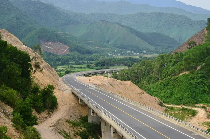 Dự án đường Hồ Chí Minh đoạn La Sơn - Túy Loan còn vướng mắc về giải phóng mặt bằng - Ảnh: Quang Luật