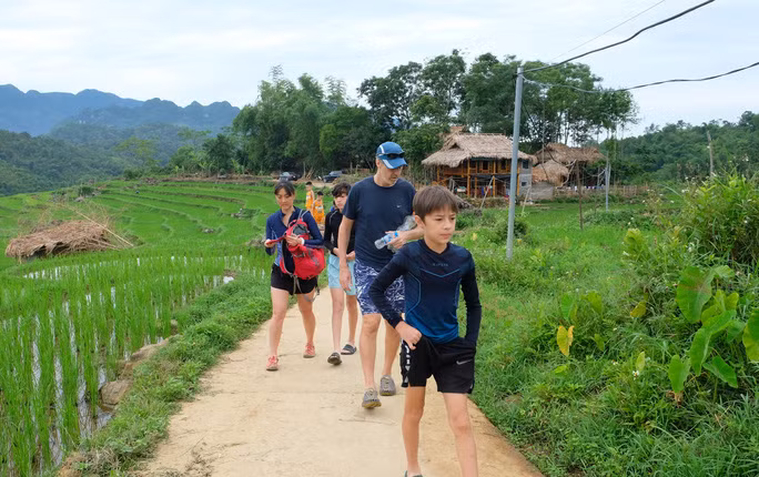 Hàng năm Pu Luông đón hàng trăm lượt khách nước ngoài tới đây du lịch