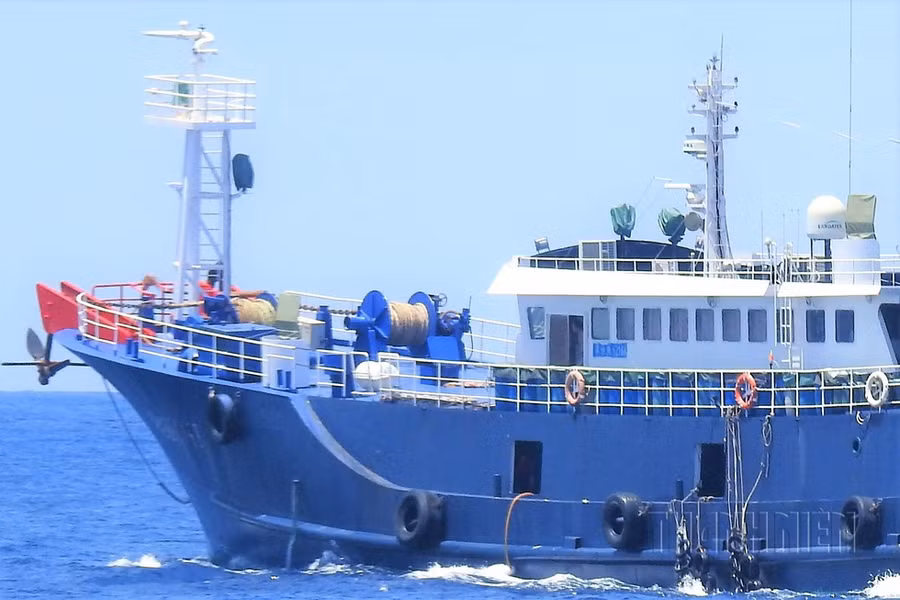 Cửa mạn tàu thông với khoang dưới, chứa các thiết bị đánh bắt… ẢNH: MAI THANH HẢI