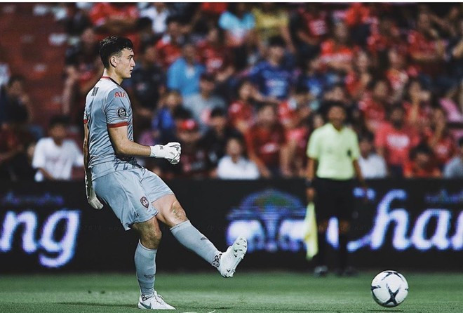 Văn Lâm giữ sạch lưới giúp Muangtthong United phá dớp ở Thai League MUANGTHONG UNITED