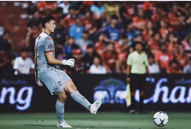 Văn Lâm giữ sạch lưới giúp Muangtthong United phá dớp ở Thai League MUANGTHONG UNITED
