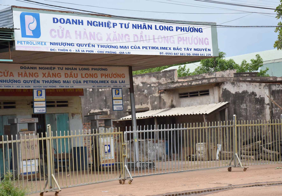 Cửa hàng xăng dầu Long Phương (xã Ia Piơr, huyện Chư Prông), nơi gây ra rò rỉ xăng dầu. Ảnh: Hà Phương