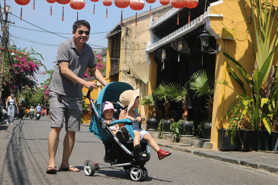 Du khách bắt đầu đến với Hội An. Ảnh: Thanh Chung Du khách bắt đầu đến với Hội An. Ảnh: Thanh Chung