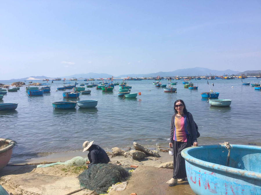 Bãi trước làng chài Tân Phụng. Ảnh: Bùi Quang Vinh