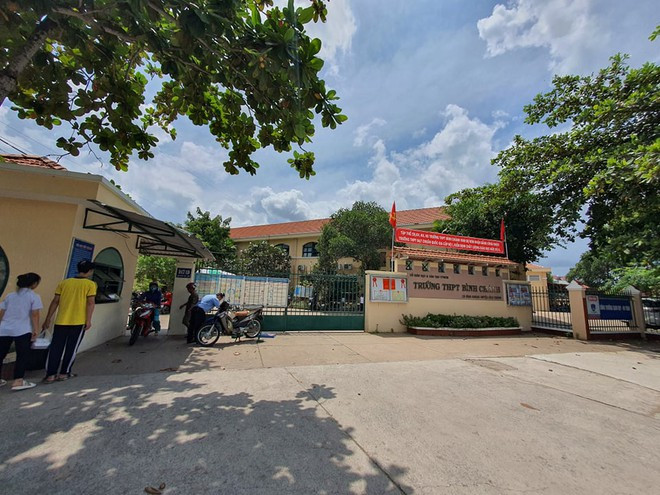 Trường THPT Bình Chánh, nơi chàng trai Hàn Quốc trao học bổng cho học sinh nghèo THÚY HẰNG